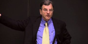 Un gigante contro le oligarchie: La storia di Michael Hudson, il più grande economista vivente