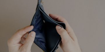La grande rapina: come le oligarchie ci hanno rubato tre stipendi e hanno reintrodotto la schiavitù.