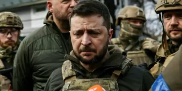 La solitudine di Zelensky: perché l’occidente globale sta voltando le spalle al suo ultimo crociato
