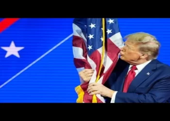 Mentre l’escalation nucleare procede indisturbata, le oligarchie si innamorano di Donald Trump