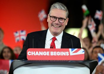 Il caso Keir Starmer: come l’ascesa del premier inglese dimostra la morte della democrazia