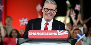 Il caso Keir Starmer: come l’ascesa del premier inglese dimostra la morte della democrazia