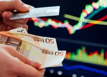 La guerra civile tra oligarchie USA fa crollare le borse. E a pagare il conto è l’Europa
