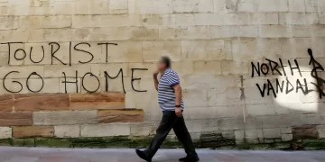 Contro il turismo – con Tommaso Nencioni e Andrès Lasso