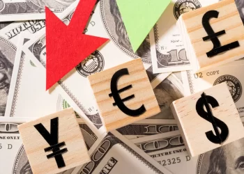 La crisi sta arrivando: crolla la borsa, sfiducia nel dollaro, debito USA – ft. Vadim Bottoni