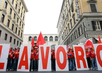 L’Italia del lavoro – con Camilla De Simone, Enrico Monaco e Carlo Fino (@PaeseReale)