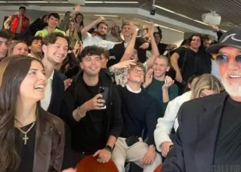Italia sotto shock: il paese rientra a scuola, ma invece dei prof ci trova Flavio Briatore