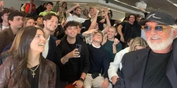 Italia sotto shock: il paese rientra a scuola, ma invece dei prof ci trova Flavio Briatore