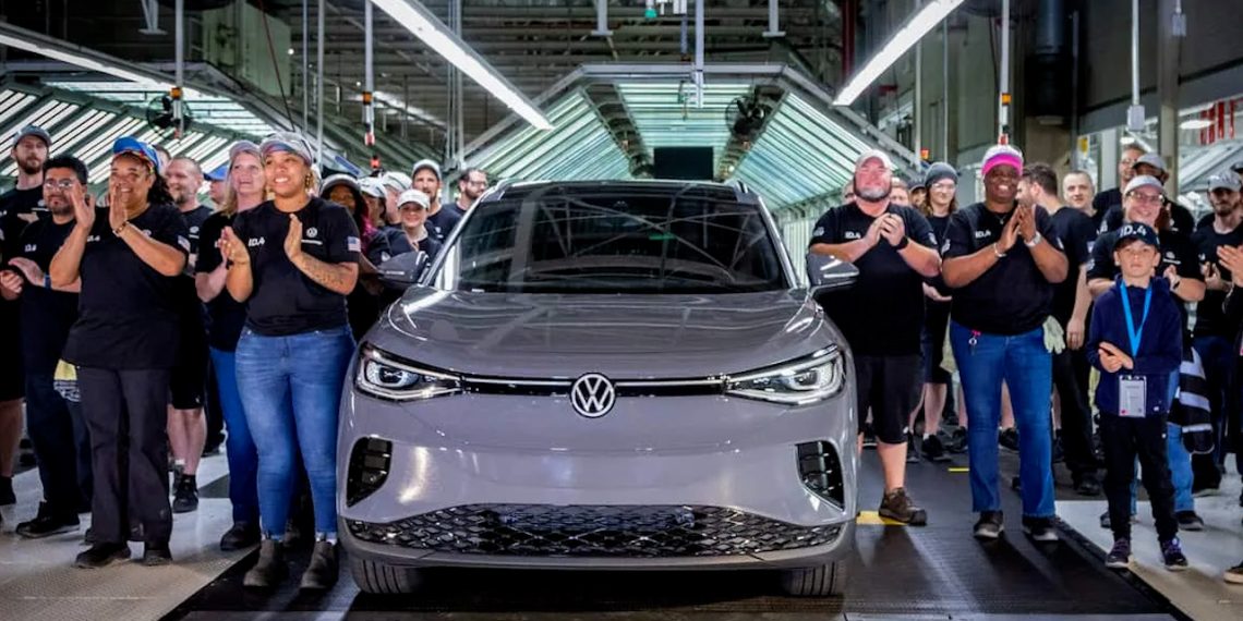 VolksWagen minaccia chiusure – Come la guerra ha distrutto l’azienda più democratica dell’Occidente