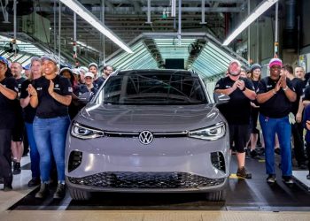 VolksWagen minaccia chiusure – Come la guerra ha distrutto l’azienda più democratica dell’Occidente