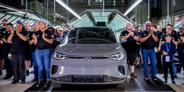VolksWagen minaccia chiusure – Come la guerra ha distrutto l’azienda più democratica dell’Occidente