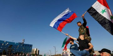 Kiev si allea con gli islamisti e attacca la Russia in Siria – ft. Matteo Capasso