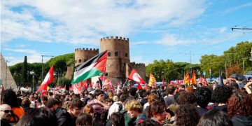 La protesta proPal riempie le piazze – ft. Shokri Al Hroub