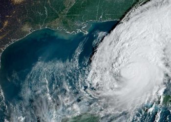 Il doppio uragano che ha devastato gli USA – Non è cambiamento climatico, è guerra contro i poveri