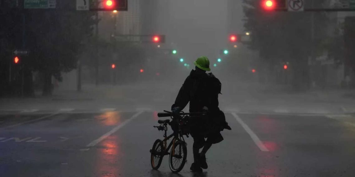 Da Katrina a Milton: come gli USA utilizzano le catastrofi naturali per rubare ai poveri e dare ai ricchi