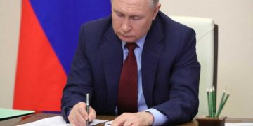Il libro di Putin: “L’Ucraina nella NATO sarebbe un’arma di distruzione di massa”