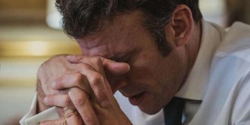 Francia: caduto il governo Barnier. Macron verso le dimissioni? – ft. Lorenzo Battisti