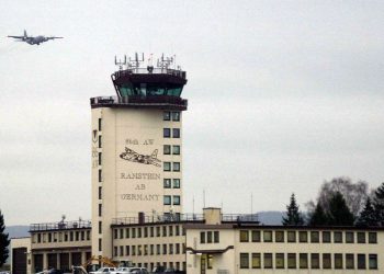 Rivoluzione a Ramstein: NATO e Deep State fregano l’Ucraina a Trump – ft. Giuseppe Germinario e Giacomo Gabellini