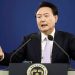 Colpo di Stato in Corea del Sud? Il presidente Yoon chiude il parlamento e convoca la legge marziale – Non chiamatelo TG del 3 dicembre 2024