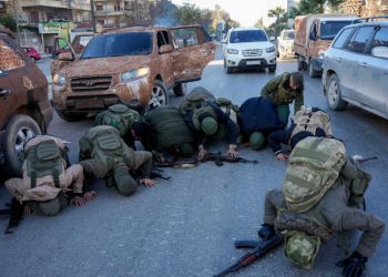 Disfatta in Siria: Hama è caduta, l’esercito di Assad si ritira – Non chiamatelo TG del 5 dicembre 2024