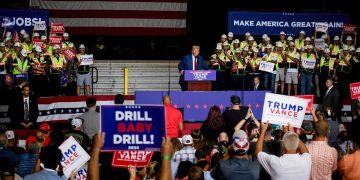 Trump salva gli USA a suon di petrolio. E a pagare sono i sudditi europei – ft. Alessandro Volpi
