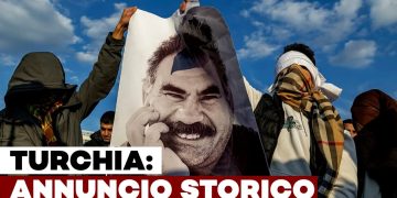 La foto di Abdullah Ocalan portata in manifestazione da militanti del PKK