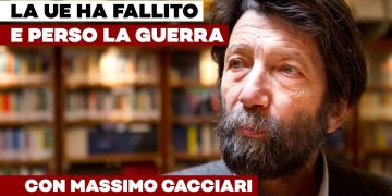 Massimo Cacciari con libreria