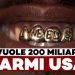 Bocca con in primo piano 4 denti d'oro incisi con la scritta I need $