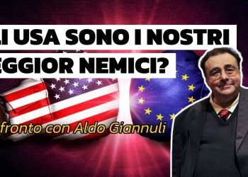 Due guantoni da boxe, uno americano e uno europeo, con Aldo Giannuli in primo piano
