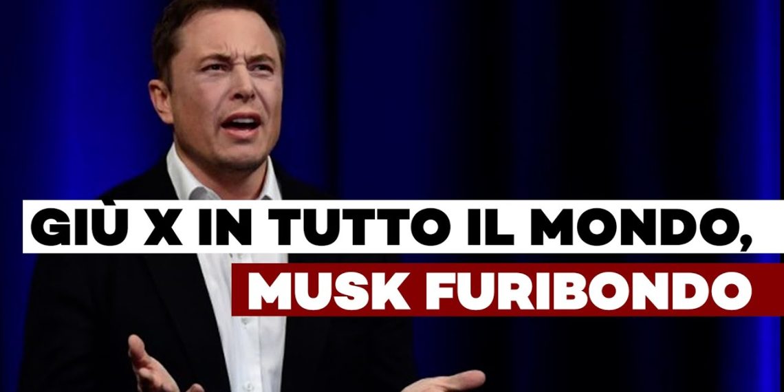 Elon Musk con il volto infastidito
