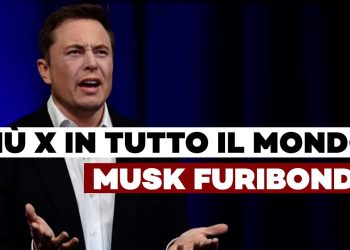 Elon Musk con il volto infastidito