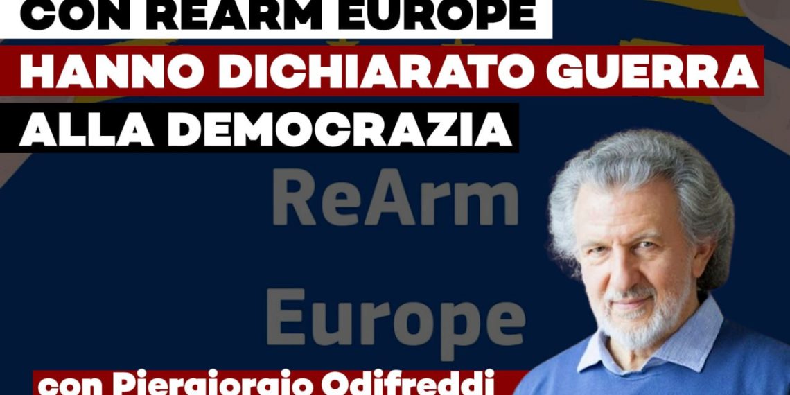 Piergiorgio Odifreddi. Sullo sfondo il logo di ReArm Europe