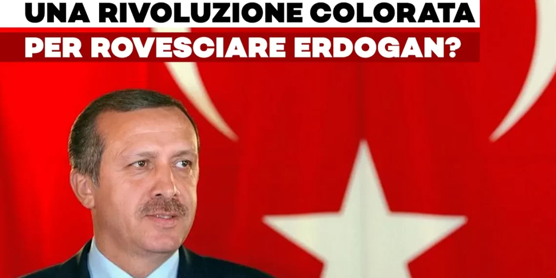 Recep Tayyip Erdogan con la bandiera turca sullo sfondo