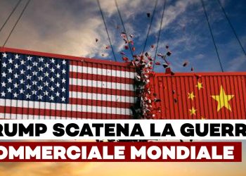 Un container con la bandiera americana ed uno con la bandiera cinese si scontrano fra loro mentre sono sospesi