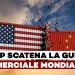 Un container con la bandiera americana ed uno con la bandiera cinese si scontrano fra loro mentre sono sospesi