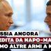 Vladimir Putin e Emmanuel Macron si guardano negli occhi