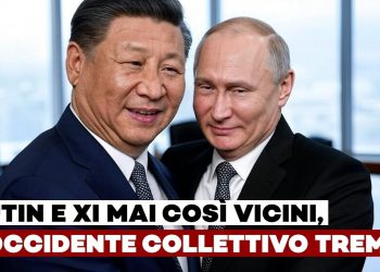 Vladimir Putin e Xi Jinping si abbracciano