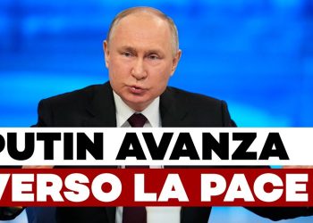 Vladimir Putin su sfondo azzurro