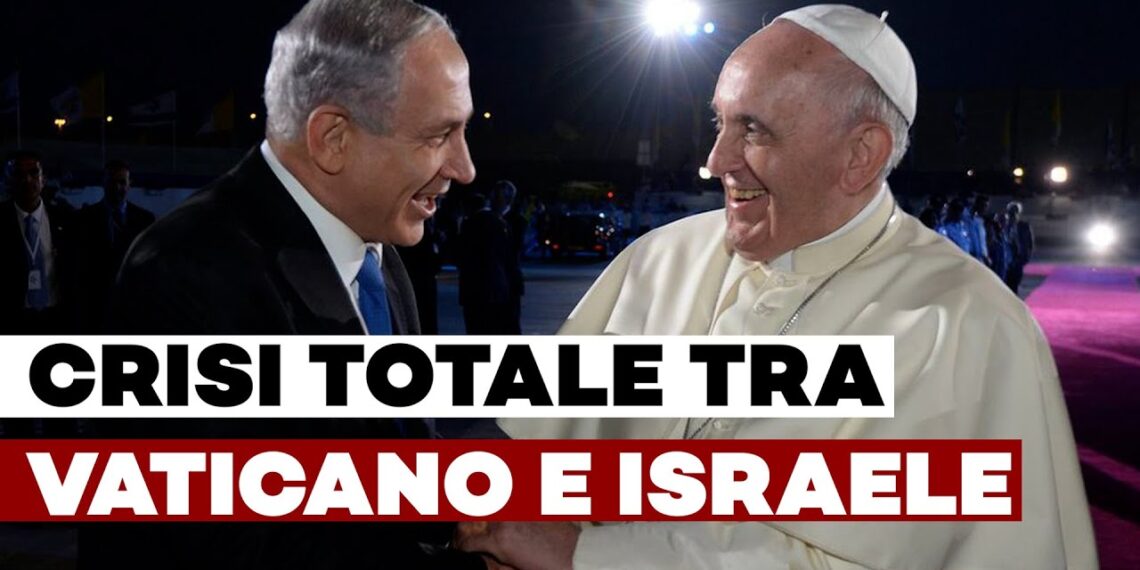 Benjamin Netanhyau e Papa Francesco si stringono la mano