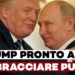 Donald Trump e Vladimir Putin abbracciati