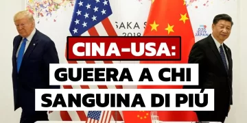 Donald Trump e Xi Jinping si allontananpo dandosi le spalle dopo aver lasciato la scrivania