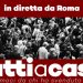 Folla di spalle per #tuttiacasa