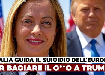Giorgia Meloni con Donald Trump sullo sfondo