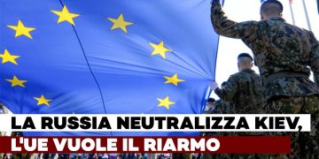 Militari in divisa portano una grande bandiera europea