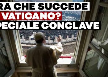 Papa Francesco affacciato su piazza San Pietro