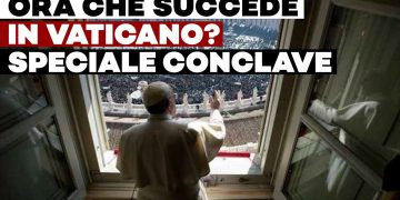 Papa Francesco affacciato su piazza San Pietro