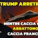 Donald Trump accanto a due droni che si scontrano