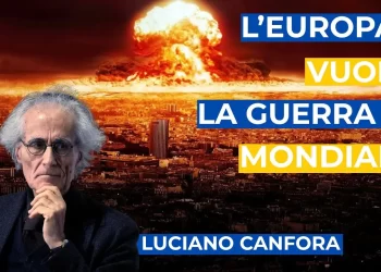 Esplosione nucleare su una città. Luciano Canfora in primo piano