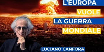 Esplosione nucleare su una città. Luciano Canfora in primo piano