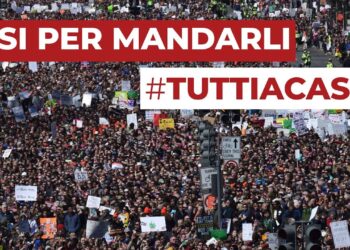 Folla in manifestazione